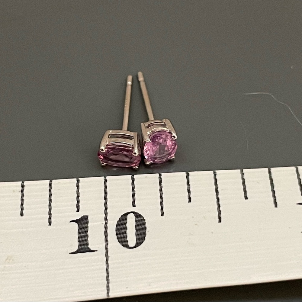 Pink oval studs - Picture 3 of 3